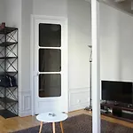 Victor Hugo - Studio - Paris 16