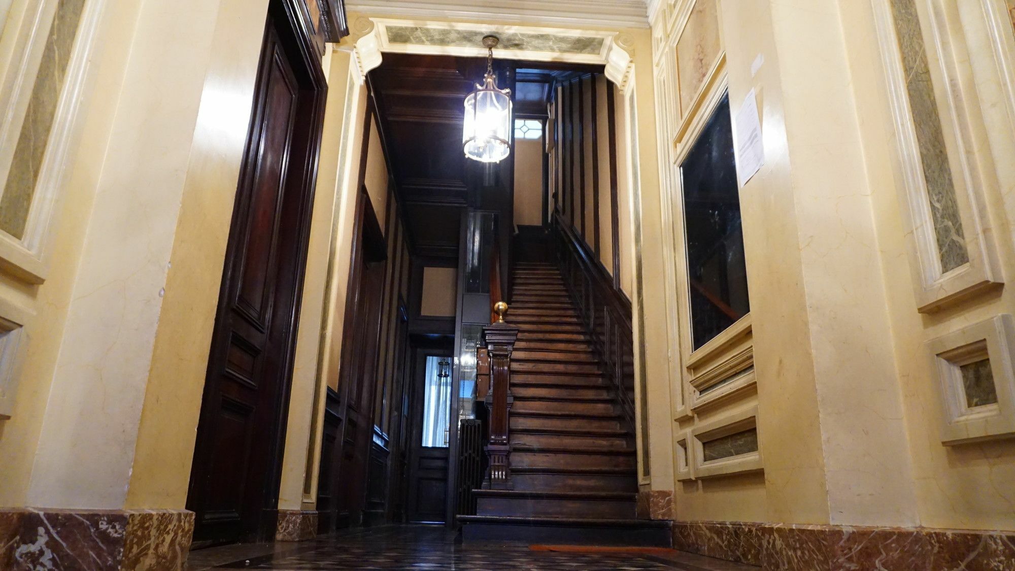 Victor Hugo - - 16 Apartment